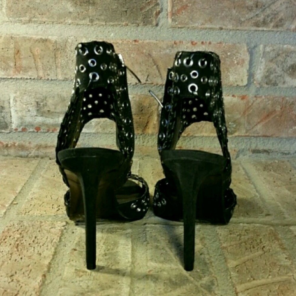 Enzo Angiolini Riveted Heels - Picture 3 of 4